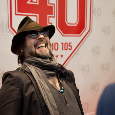 Francesco Sarcina canta Così Sbagliato live a 105 Take Away