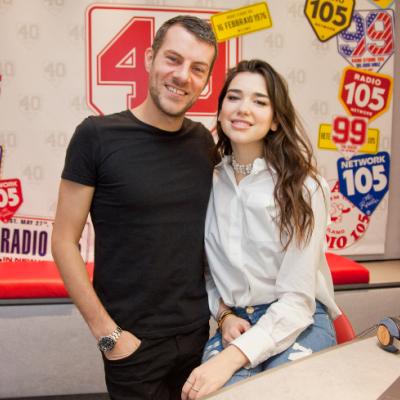 La cantante di "Be the one" a 105 Mi Casa: Dua Lipa nel salotto di Max Brigante