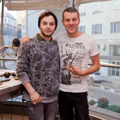 Lorenzo Fragola canta al Casaoke di 105 Mi Casa