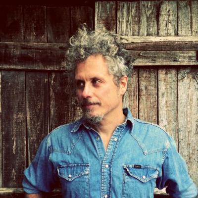 Niccolò Fabi a 105 Friends: "Scrivere canzoni è fare un punto su una stagione della mia vita"