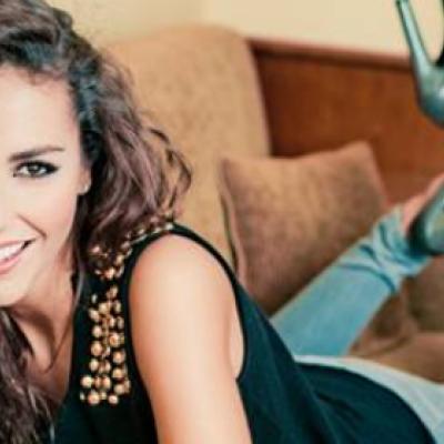 Laura Barriales incendia gli animi cantando a Fuego Lento