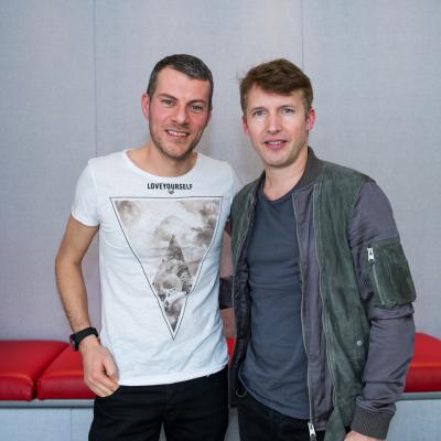 Nella casa di Max Brigante arriva James Blunt e il suo numero nuovo singolo "Bartender"