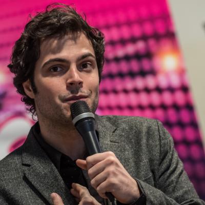 A teatro c'è "Grease".   Guglielmo Scilla ospite di Max Brigante