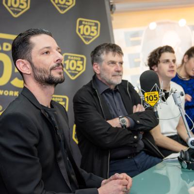 Il regista Alessandro D'Alatri, il cast di "The Startup" e l'autore della colonna sonora Nesli nella Casa di Max Brigante