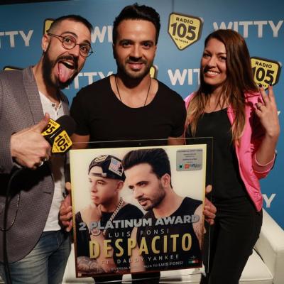 Ad Amici Stories c’è Luis Fonsi: “E’ un privilegio ricevere il doppio Disco di Platino con la bandiera italiana”