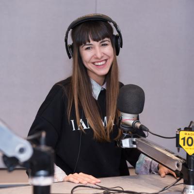 Federica Abbate riascolta le canzoni che ha scritto