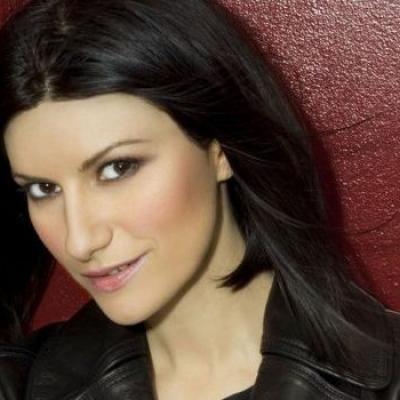 Non c'è Testo di Laura Pausini, un po' in spagnolo, un po' in italiano