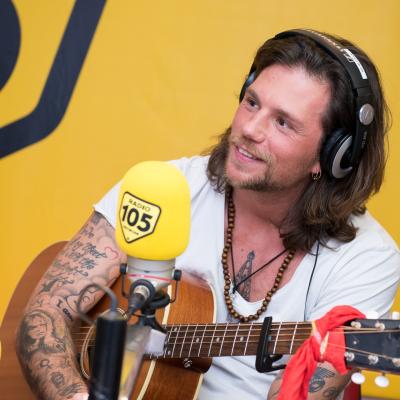 A 105 Mi Casa si canta con il Casaoke e Enrico Nigiotti