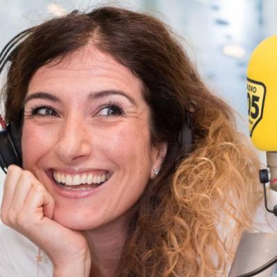 Nina Palmieri omaggia Caterina Caselli cantando Sono Bugiarda