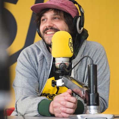 Calcutta presenta il nuovo album a 105 Mi Casa: "In "Evergreen" ci sono canzoni riflessive e un sound rétro"