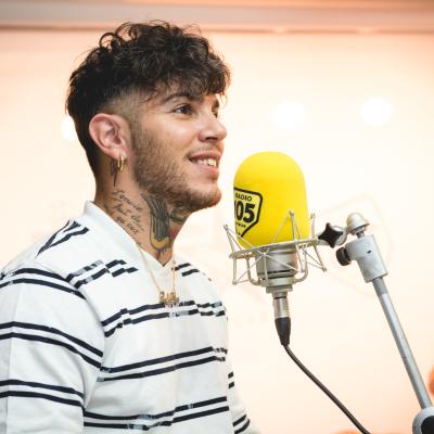 Il "supereroe" Emis Killa a 105 Mi Casa