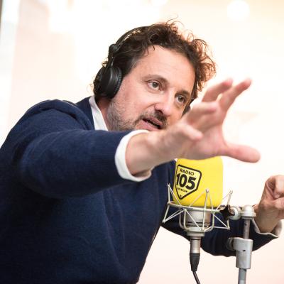 Leonardo Pieraccioni gioca al gioco dei Files a 105 Mi Casa