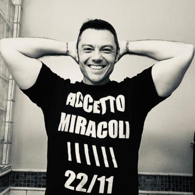 Tiziano Ferro a 105 Friends: "L'ispirazione non arriva solo dal tormento" PARTE 2