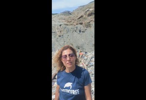 Puliamo la spiaggia di Stintino con Maria Luisa di Plastic Free!