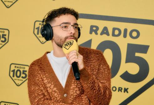 Rocco Hunt, l'omaggio a Pino Daniele insieme a Clementino