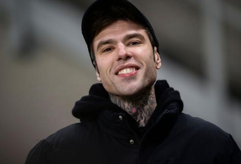 Fedez dice basta ai social: “Parlerò solo con la musica e il podcast”