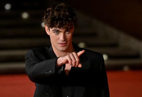 Lorenzo Zurzolo: “Squali è un film che parla di noi”