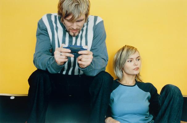 9 - Guardare troppa tv o giocare ai videogames