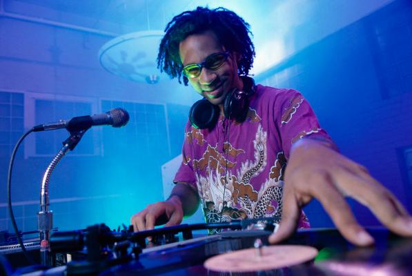 1 - Disc Jockey