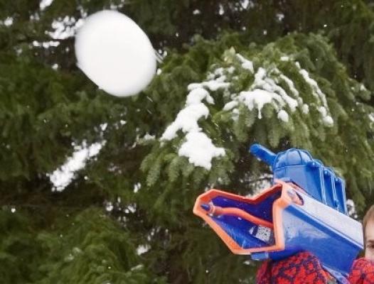 7)   Lo spara palle di neve. 
