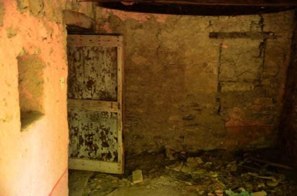Le storie misteriose si intrecciano in queste case abbandonate.