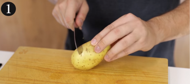 6) Un metodo rapidissimo per sbucciare le patate 
