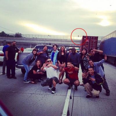  Selfie di gruppo con suicida. 