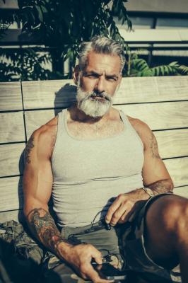 Con qualche muscolo...