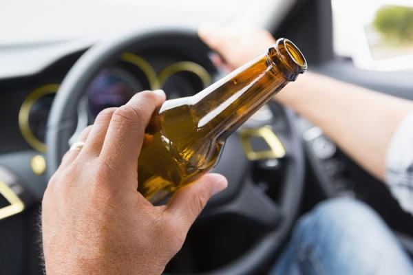 Bere birra alla guida