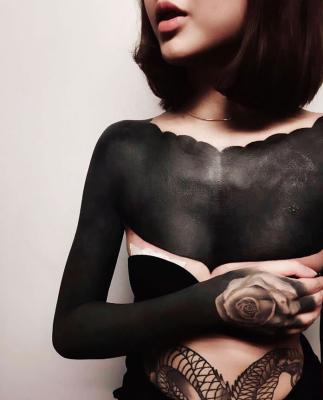 Blackout Tattoo corpo