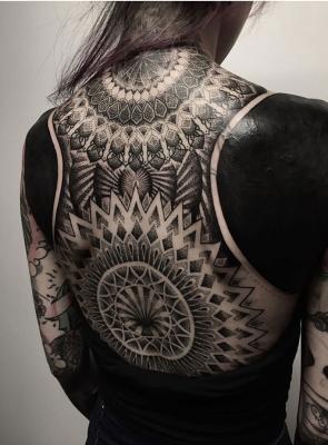 Blackout Tattoo  schiena