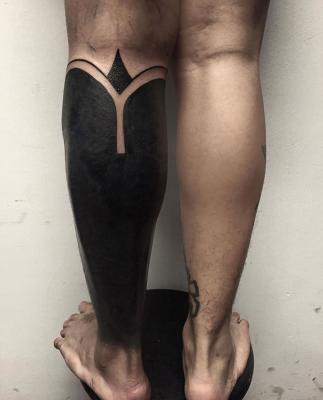 Blackout Tattoo  gambe