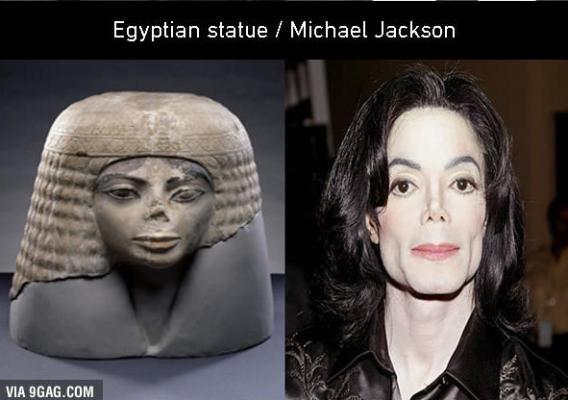 Una statua egizia e Michael Jackson