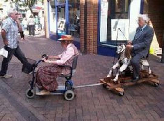 Vecchietti a spasso