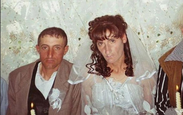  …non come questi due! Che sembrano appena usciti da un funerale.