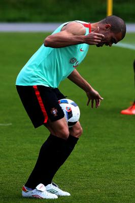 Pepe non sa cosa farci con il pallone fra le gambe
