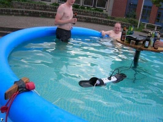 Un tranquillo bagno in piscina