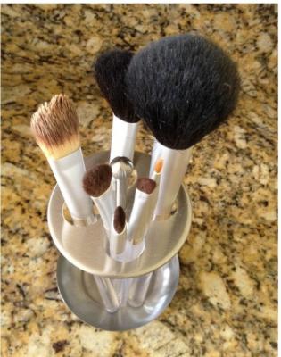9.  Pennelli del make up nel porta spazzolino