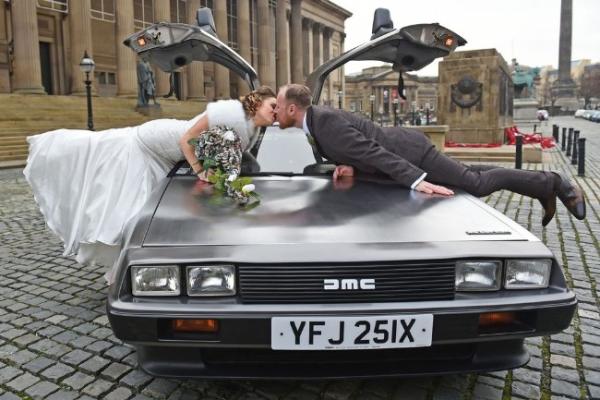 DeLorean DMC-12
