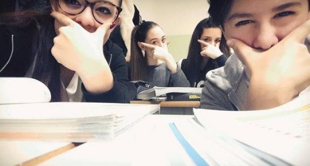 Un selfie a scuola con la #DybalaMask?