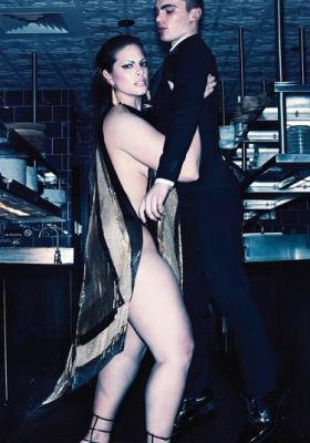 Essere "curvy" ha anche i suoi vantaggi...come sollevare un uomo!