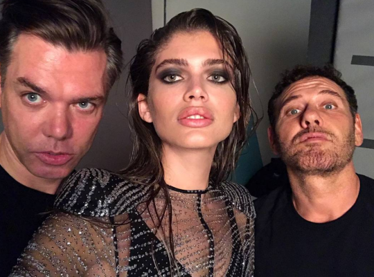 Valentina con i due fotografi-star Mert e Marcus