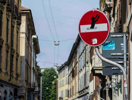 3. Nuotando tra i cartelli