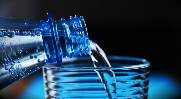 2. Bere poca acqua