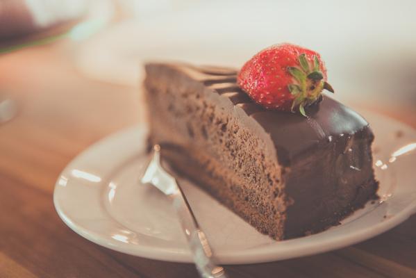 9. Mangiare troppi dolci