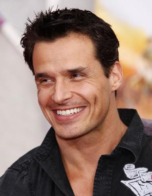 2.	Antonio Sabàto Jr