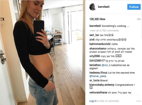 L'annuncio della gravidanza è stato dato direttamente dal suo profilo Instagram con questo selfie