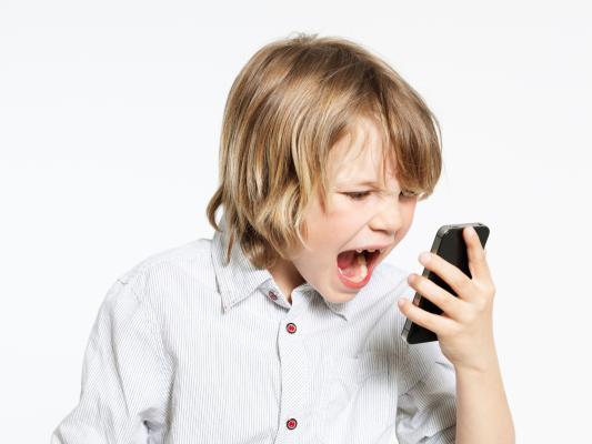 3. Non parlare ad alta voce al telefono