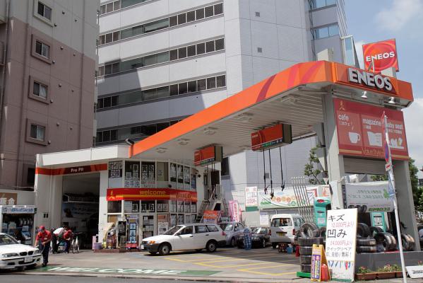 1. Pompe di benzina appese