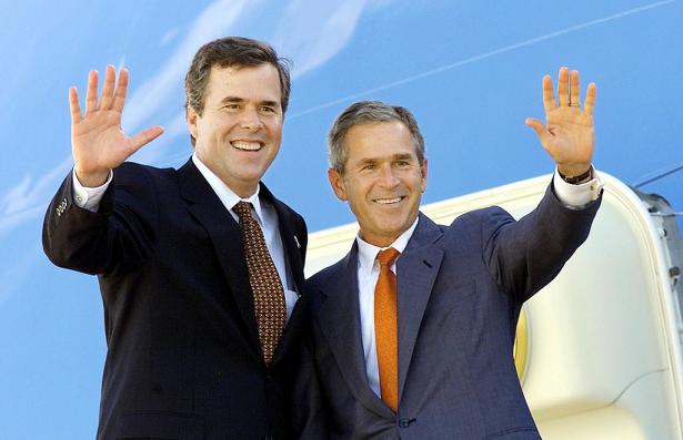 5. George e Jeb Bush